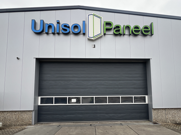 Unisol – Reinigen gevels en overheaddeur